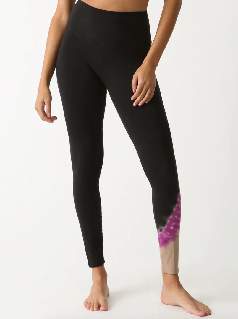 Electric&Rose New Arrivals Sunset Legging Onyx/ Wildflower 3 Electric&Rose New Arrivals Sunset Legging Onyx/ Wildflower